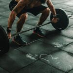 Jakie hula hop dla początkujących wybrać: plastikowe, obciążone czy masujące?